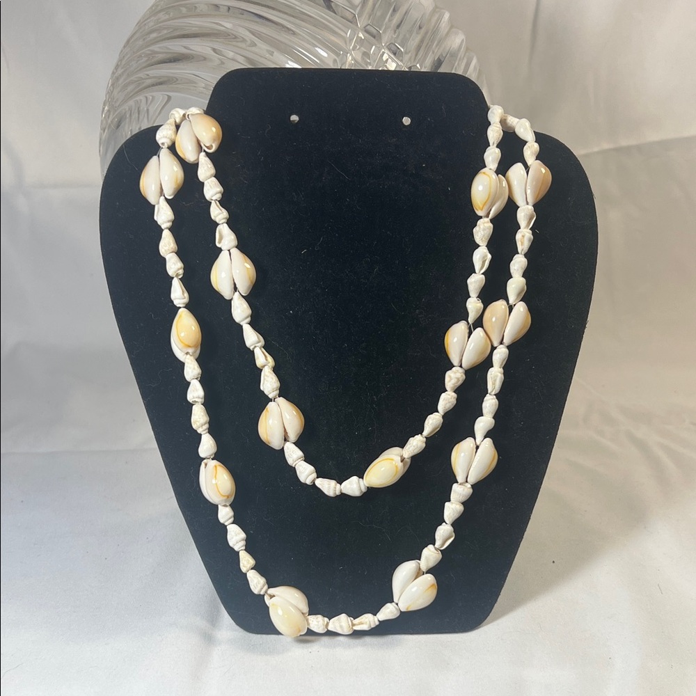 Elegant Cream and TanBeadeNecklace